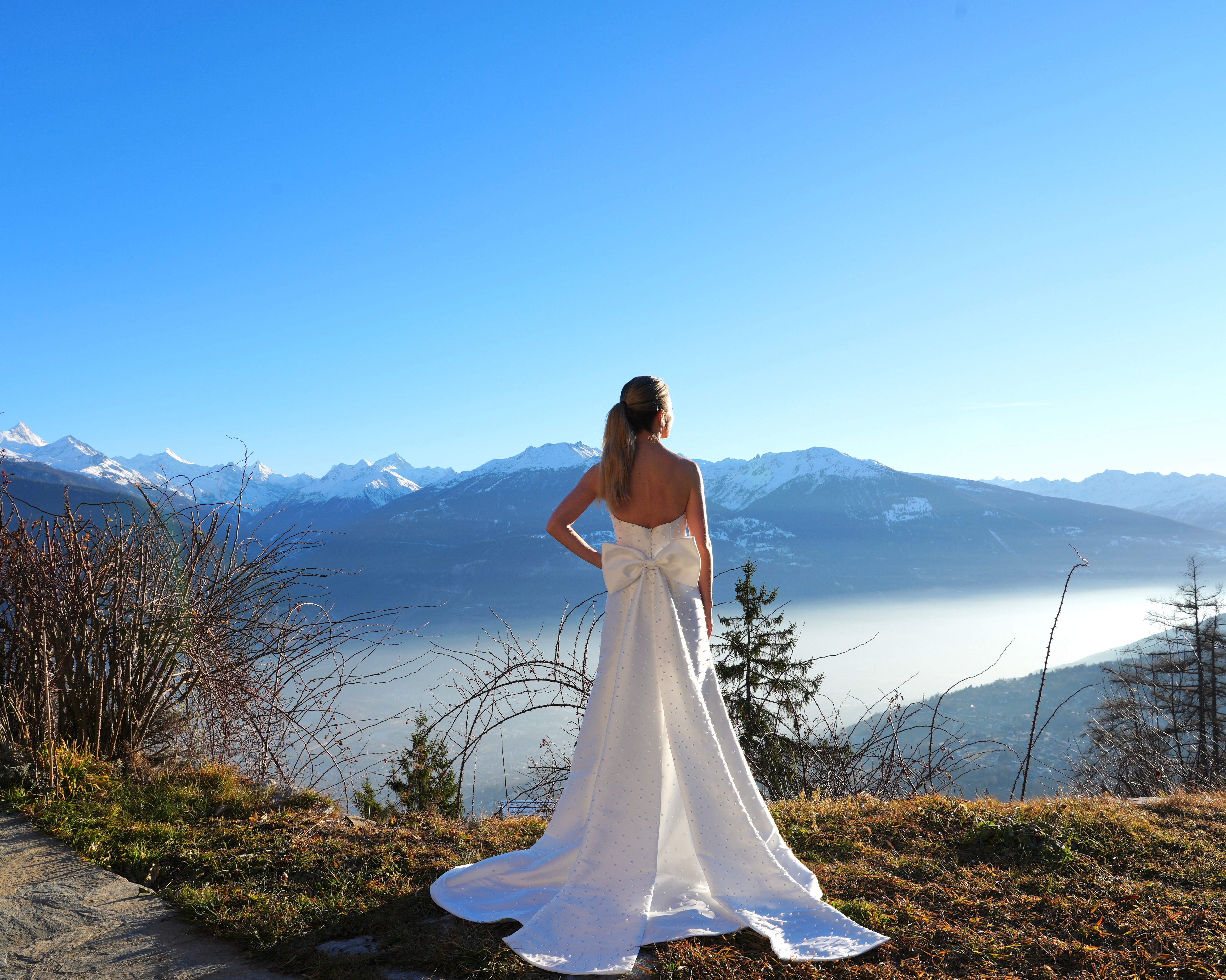 Marina - Strapless gown with bow